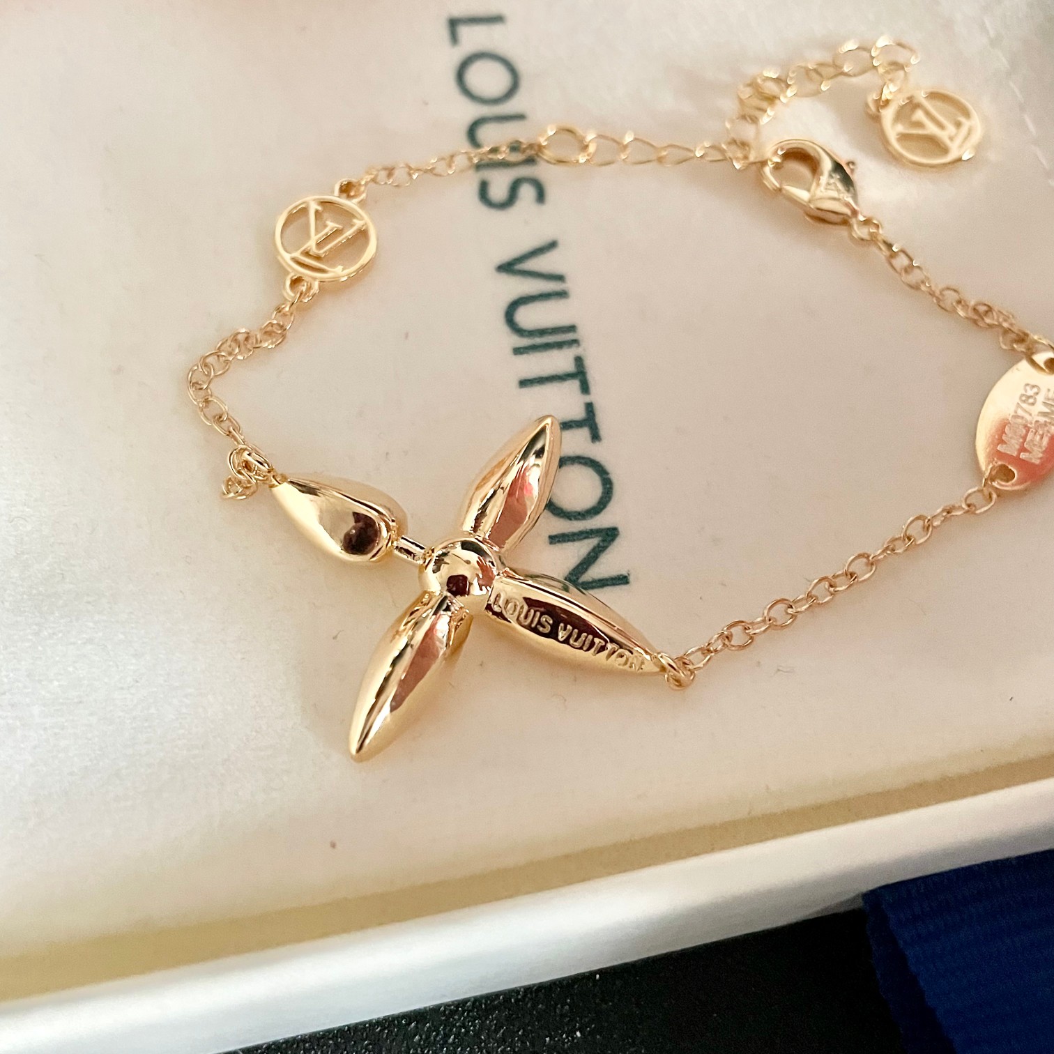 [TOP] Louis Vuitton LV Bracelet - Gold