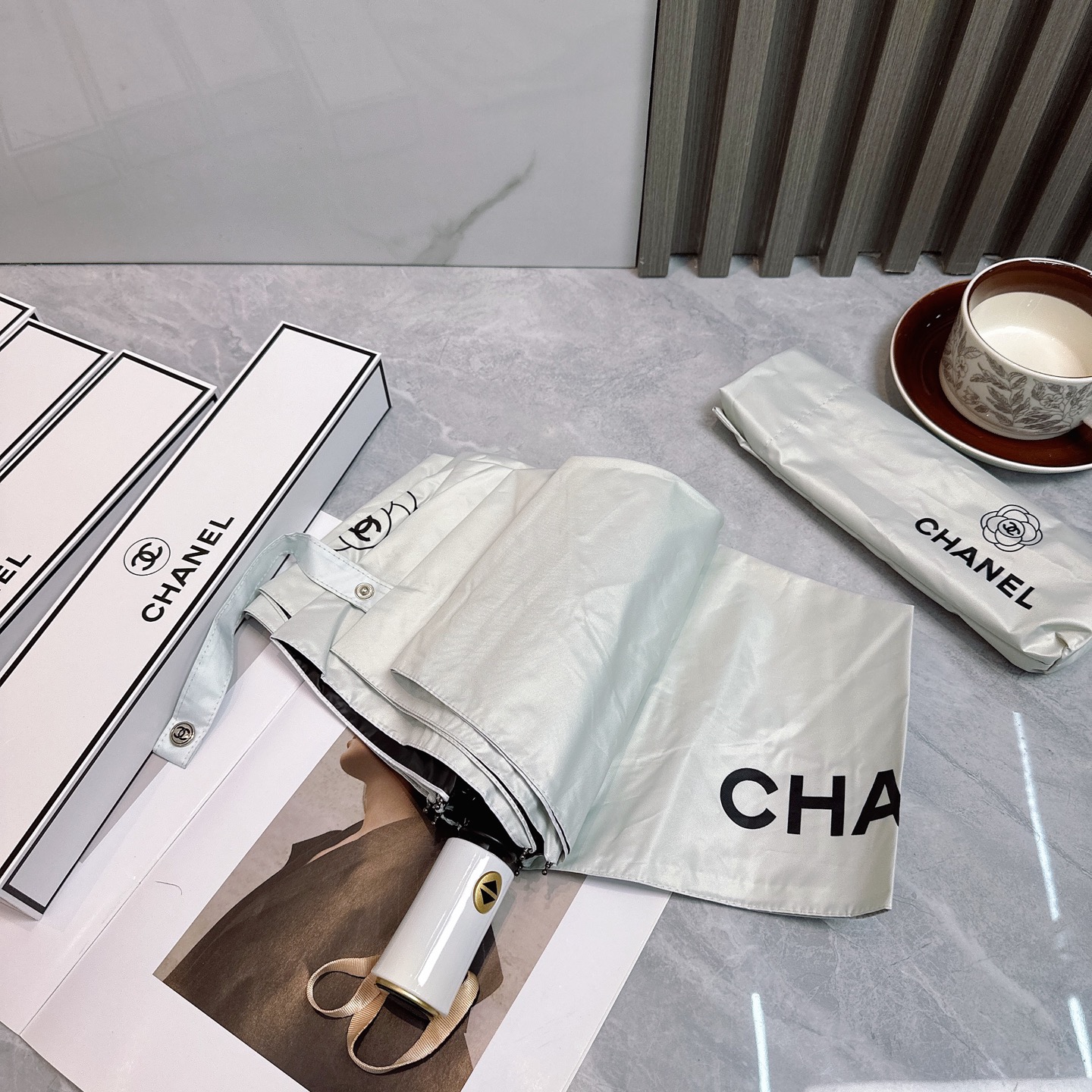 [TOP] CHANEL Umbrella - White