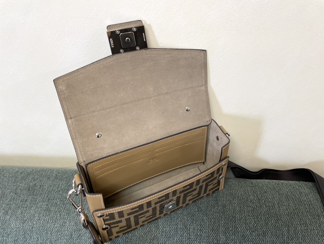 [TOP] FENDI Box Bag 10x13x6.5cm - Brown