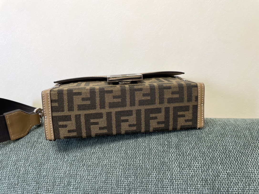 [TOP] FENDI Box Bag 10x13x6.5cm - Brown