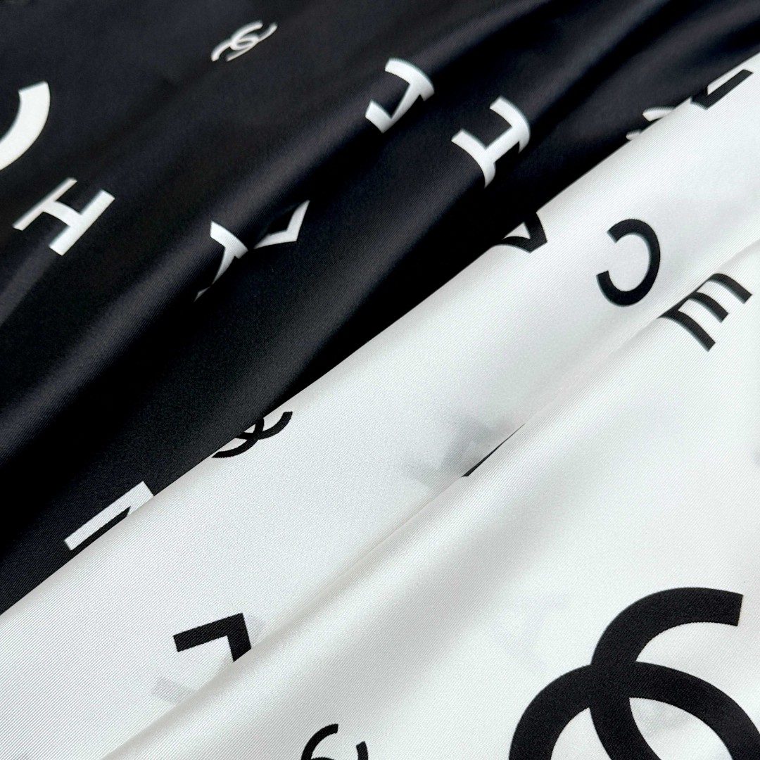 [TOP] CHANEL Silk Scarf 90 x 90 cm - White and Black