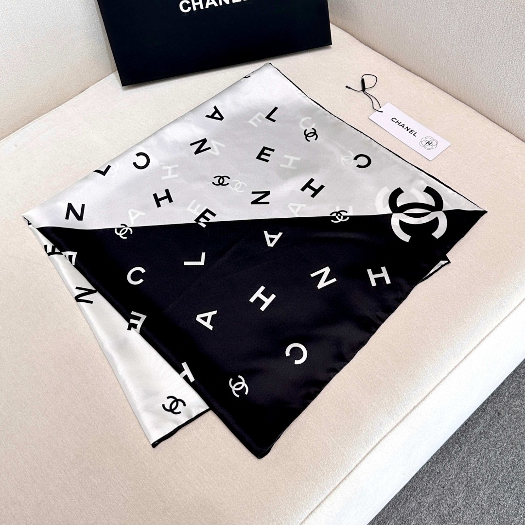 [TOP] CHANEL Silk Scarf 90 x 90 cm - White and Black