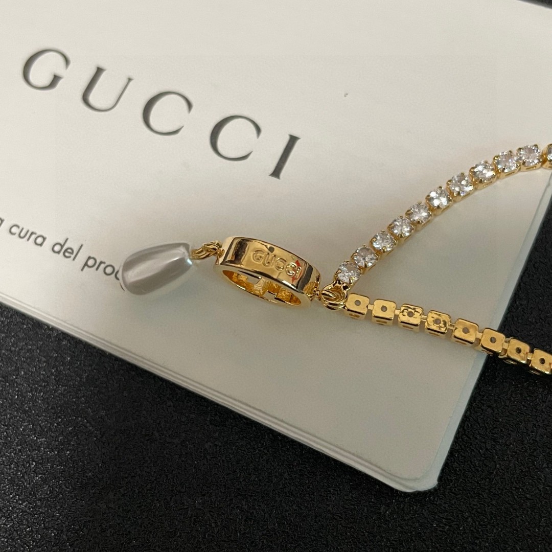 [TOP] GUCCI Pearl Necklace - Gold