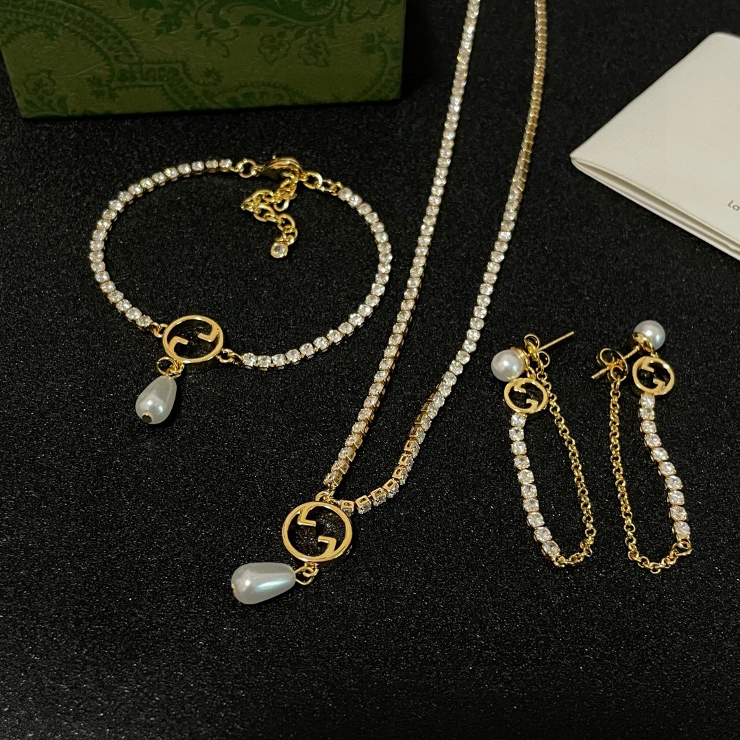 [TOP] GUCCI Pearl Necklace - Gold