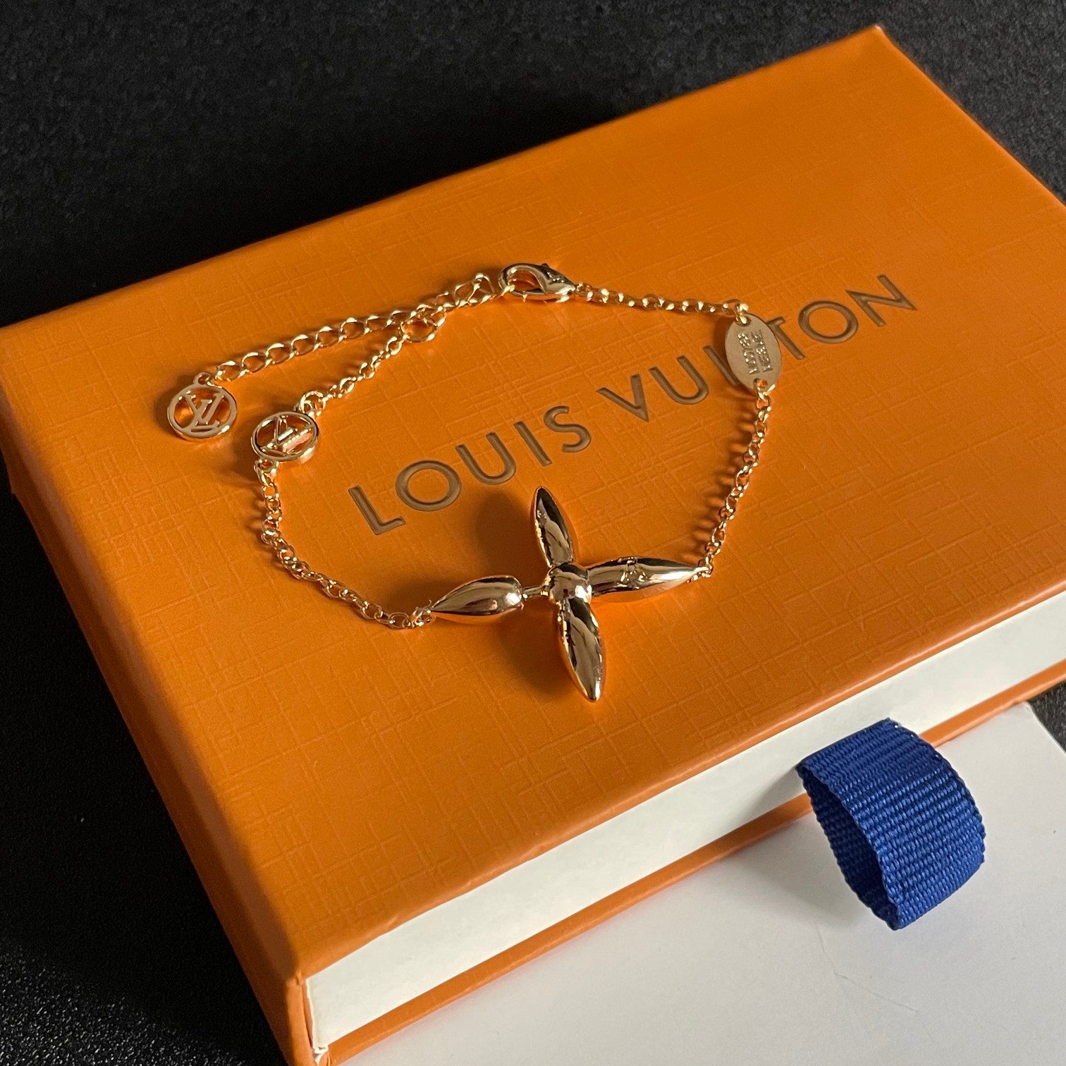 [TOP] Louis Vuitton LV Bracelet - Gold