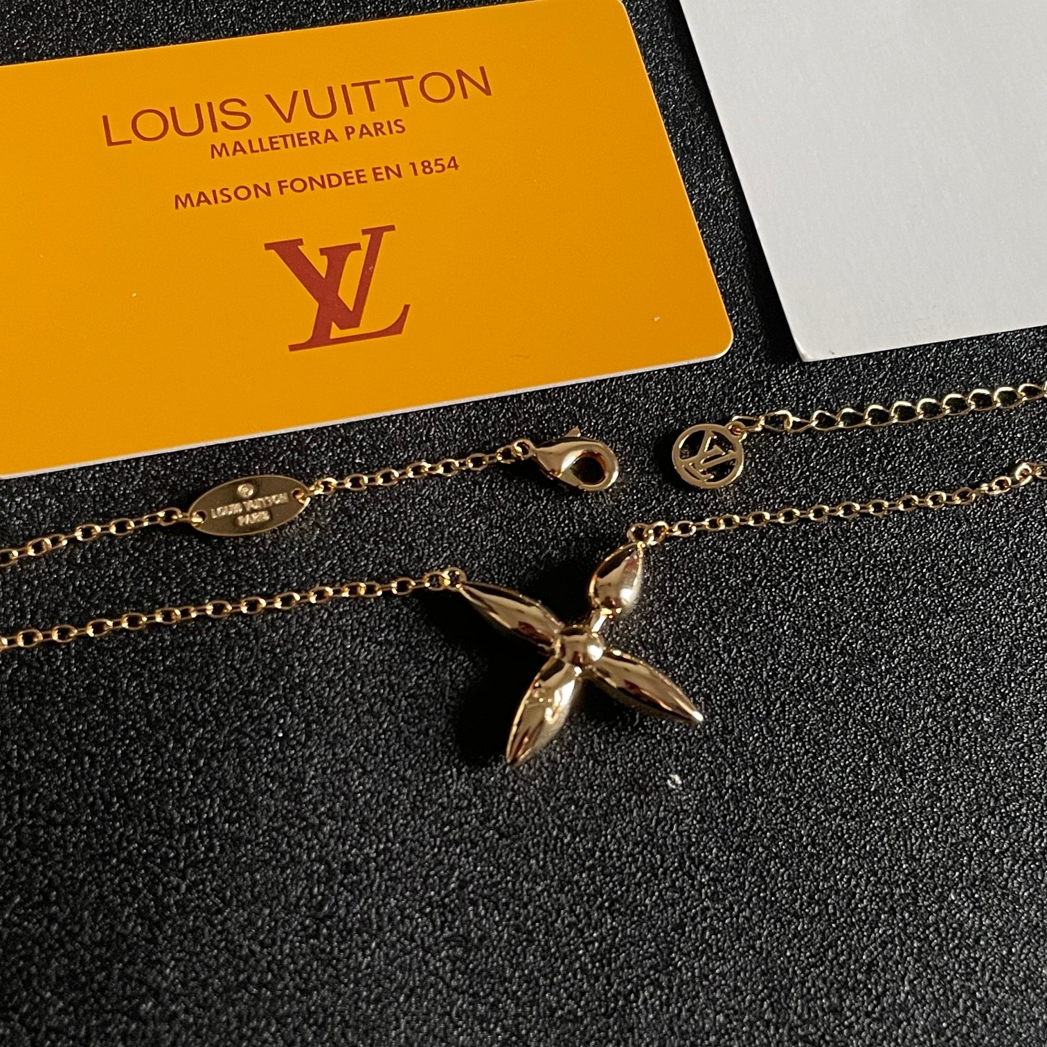 [TOP] Louis Vuitton LV Necklace - Gold