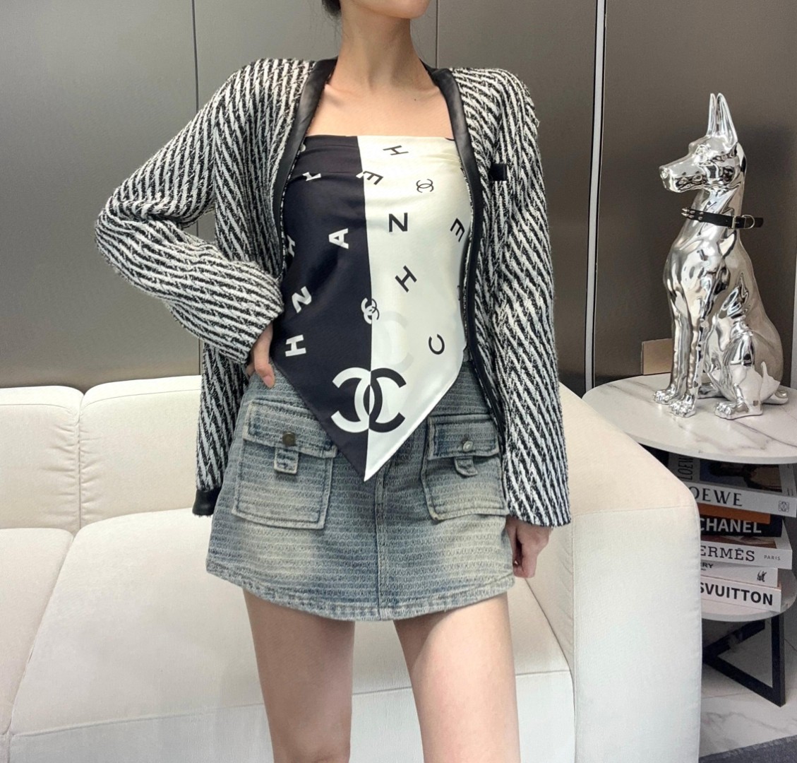 [TOP] CHANEL Silk Scarf 90 x 90 cm - White and Black