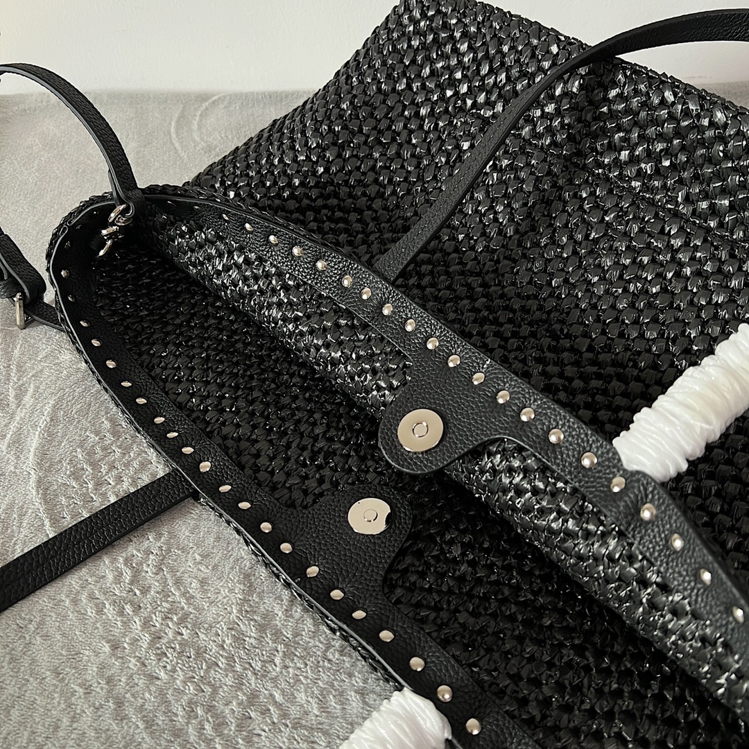 [TOP] VALENTINO Garavani Rockstud Woven Shopping Bag 48*27.5*12.5cm - Black