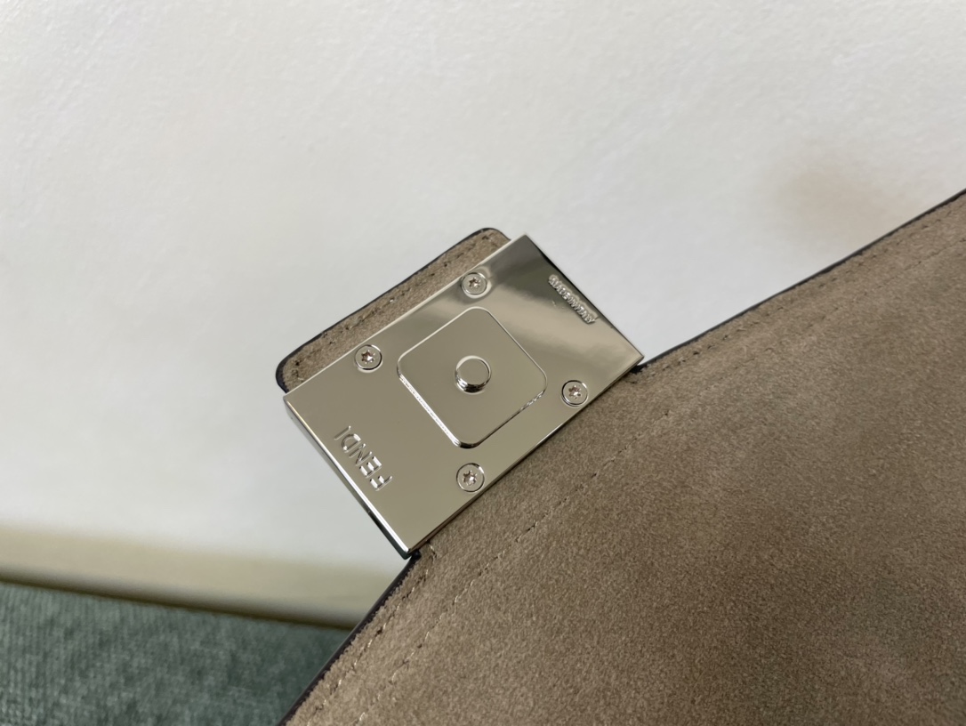 [TOP] FENDI Box Bag 10x13x6.5cm - Brown