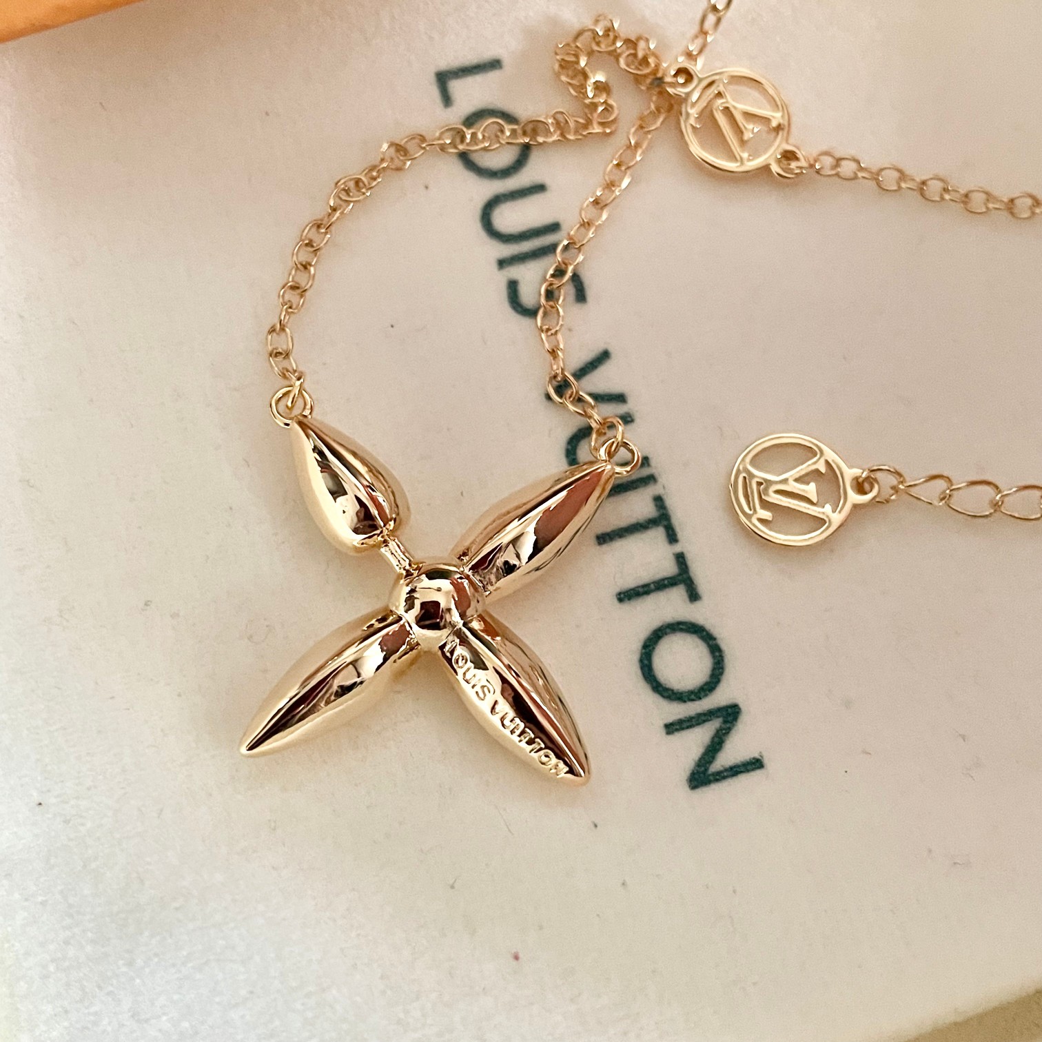 [TOP] Louis Vuitton LV Necklace - Gold