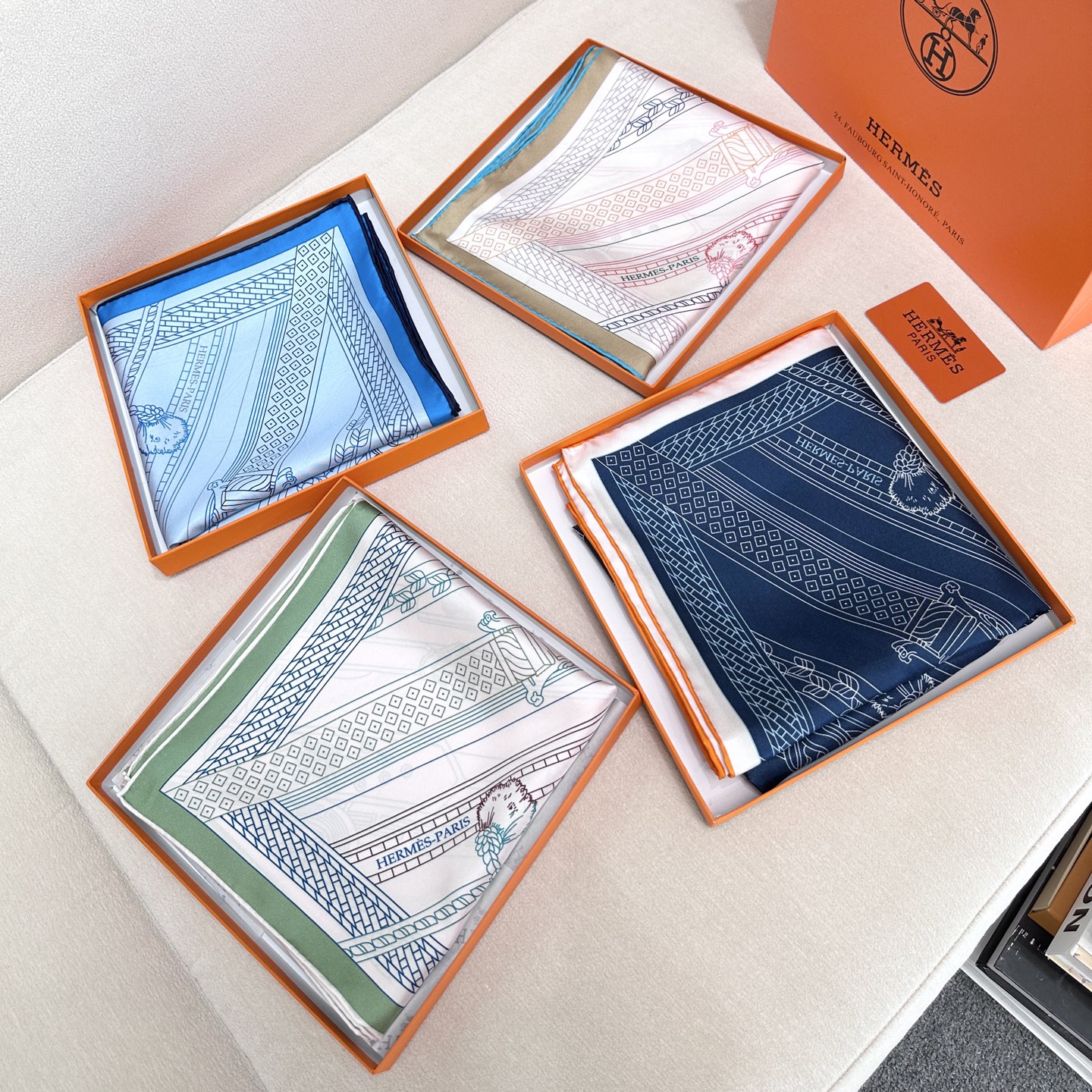 [TOP] HERMES Silk Scarf 90 x 90 cm - 4 Colors