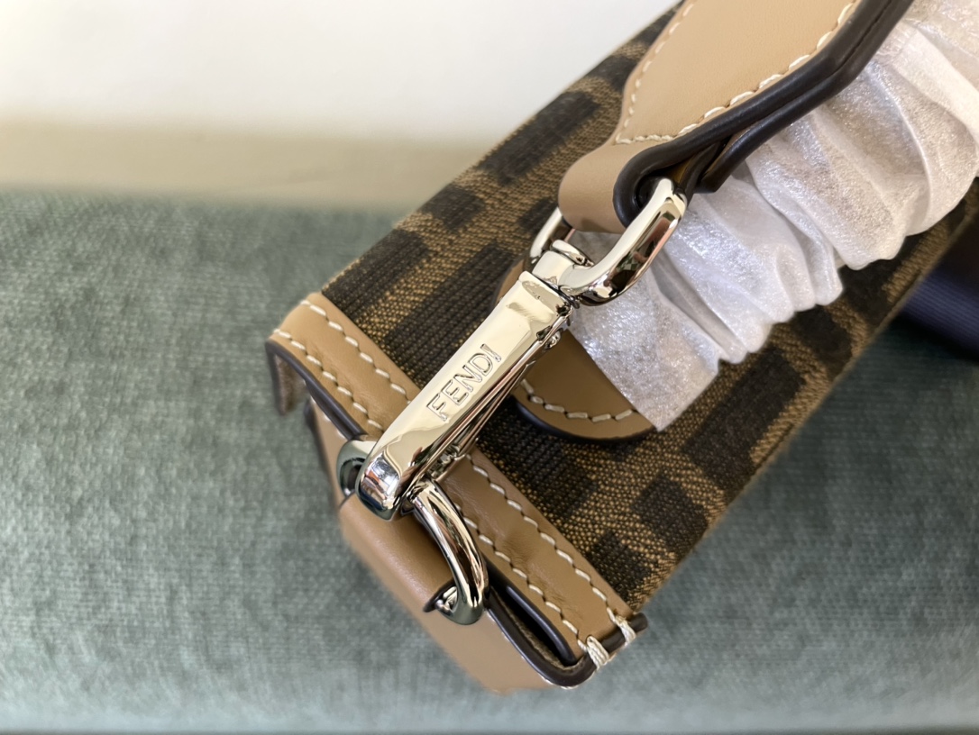 [TOP] FENDI Box Bag 10x13x6.5cm - Brown