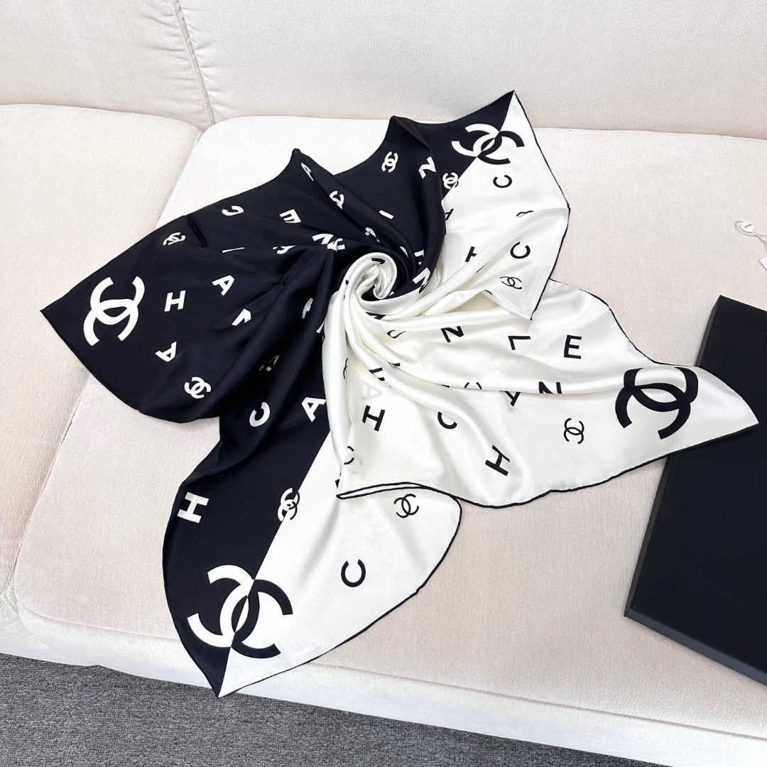 [TOP] CHANEL Silk Scarf 90 x 90 cm - White and Black