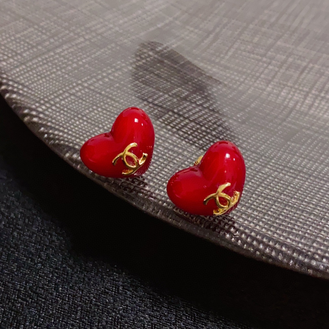 [TOP] CHANEL Heart Earrings- Red