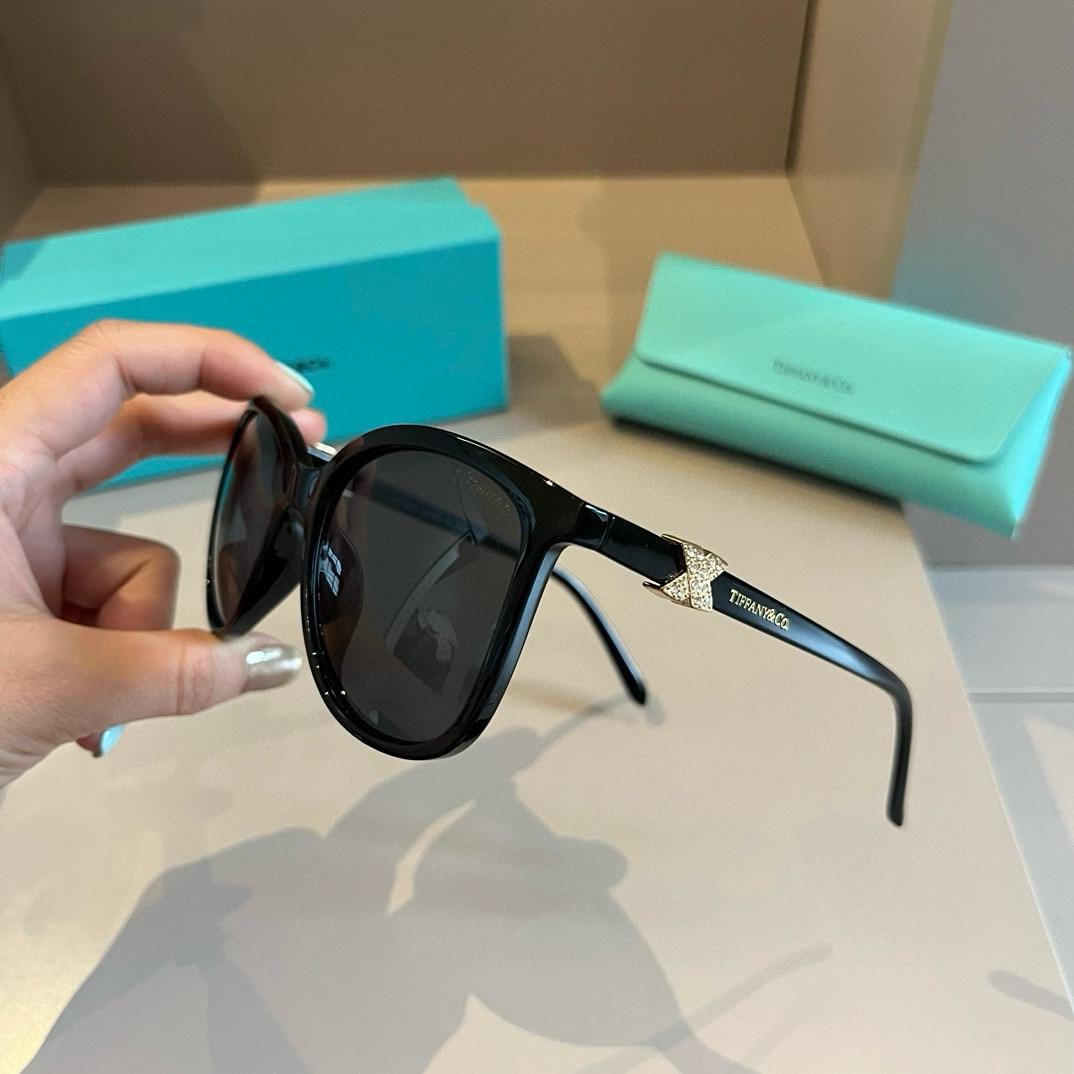 [TOP] Tiffany & Co Sunglasses - Black