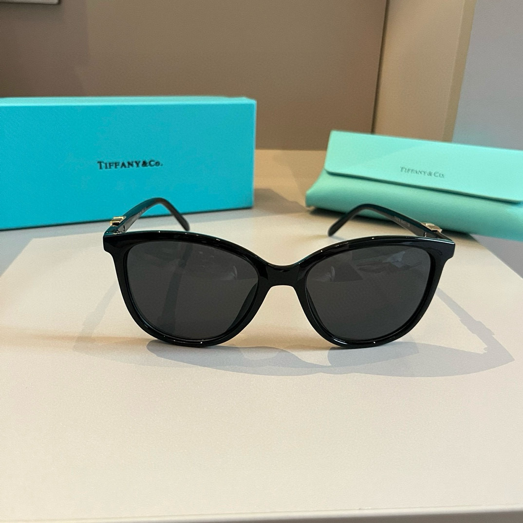 [TOP] Tiffany & Co Sunglasses - Black