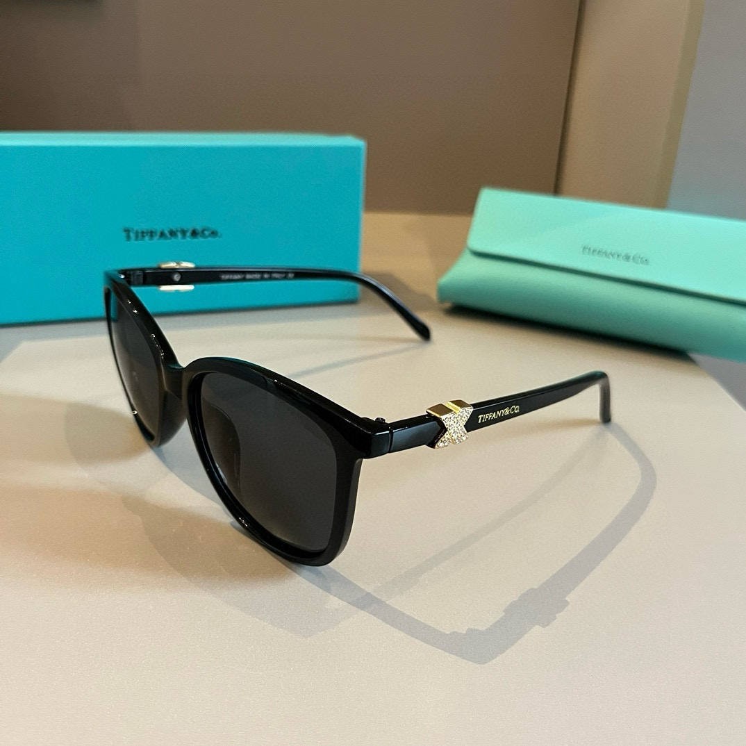 [TOP] Tiffany & Co Sunglasses - Black