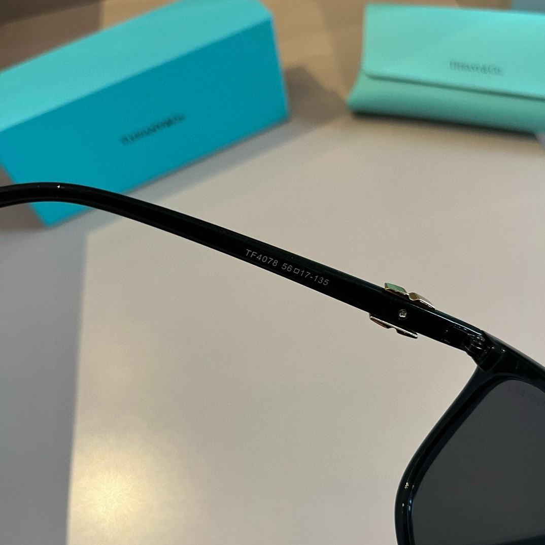 [TOP] Tiffany & Co Sunglasses - Black
