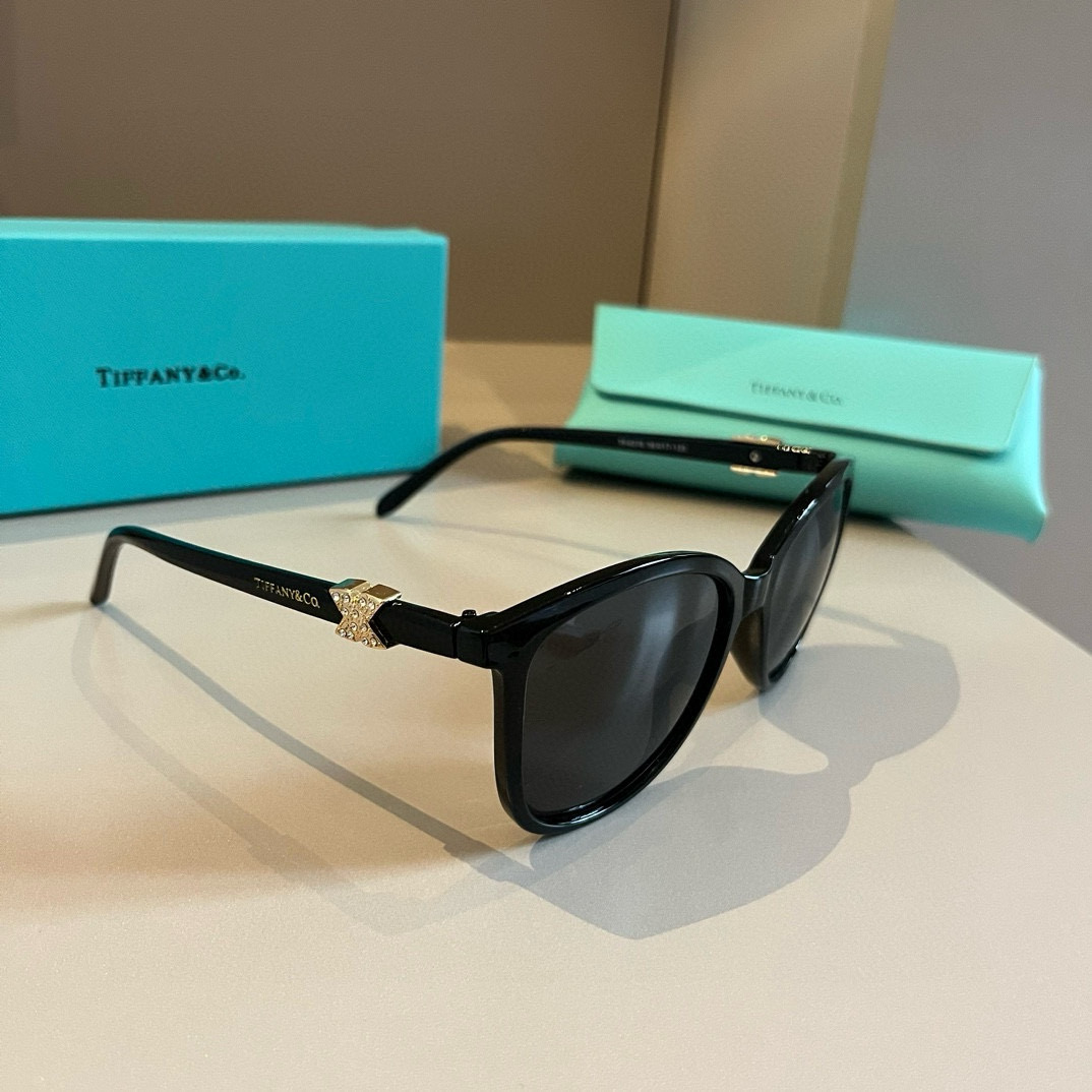 [TOP] Tiffany & Co Sunglasses - Black