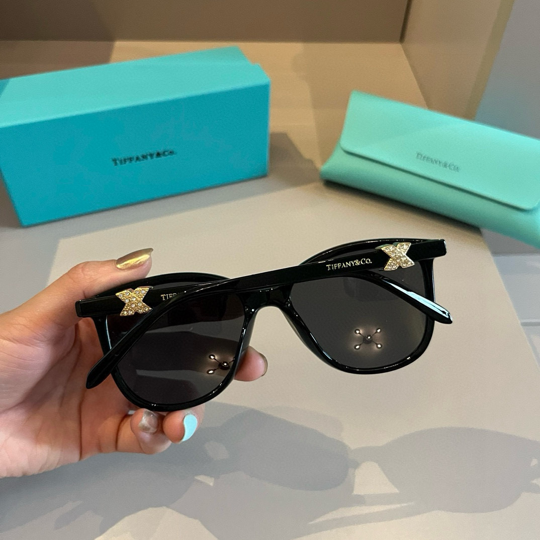[TOP] Tiffany & Co Sunglasses - Black