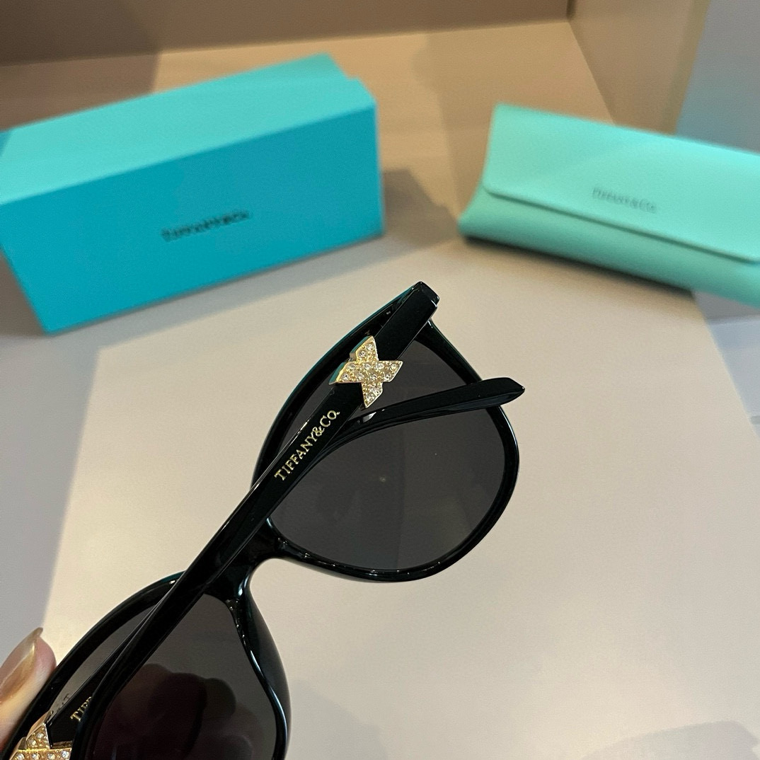 [TOP] Tiffany & Co Sunglasses - Black