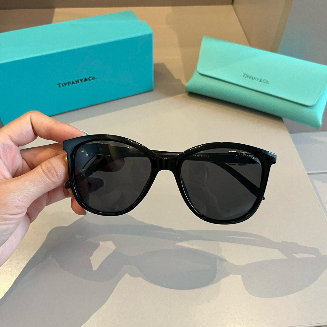[TOP] Tiffany & Co Sunglasses - Black