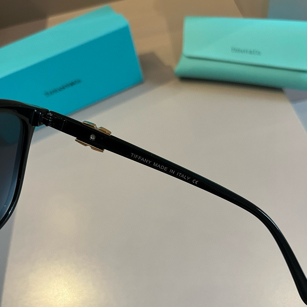 [TOP] Tiffany & Co Sunglasses - Black