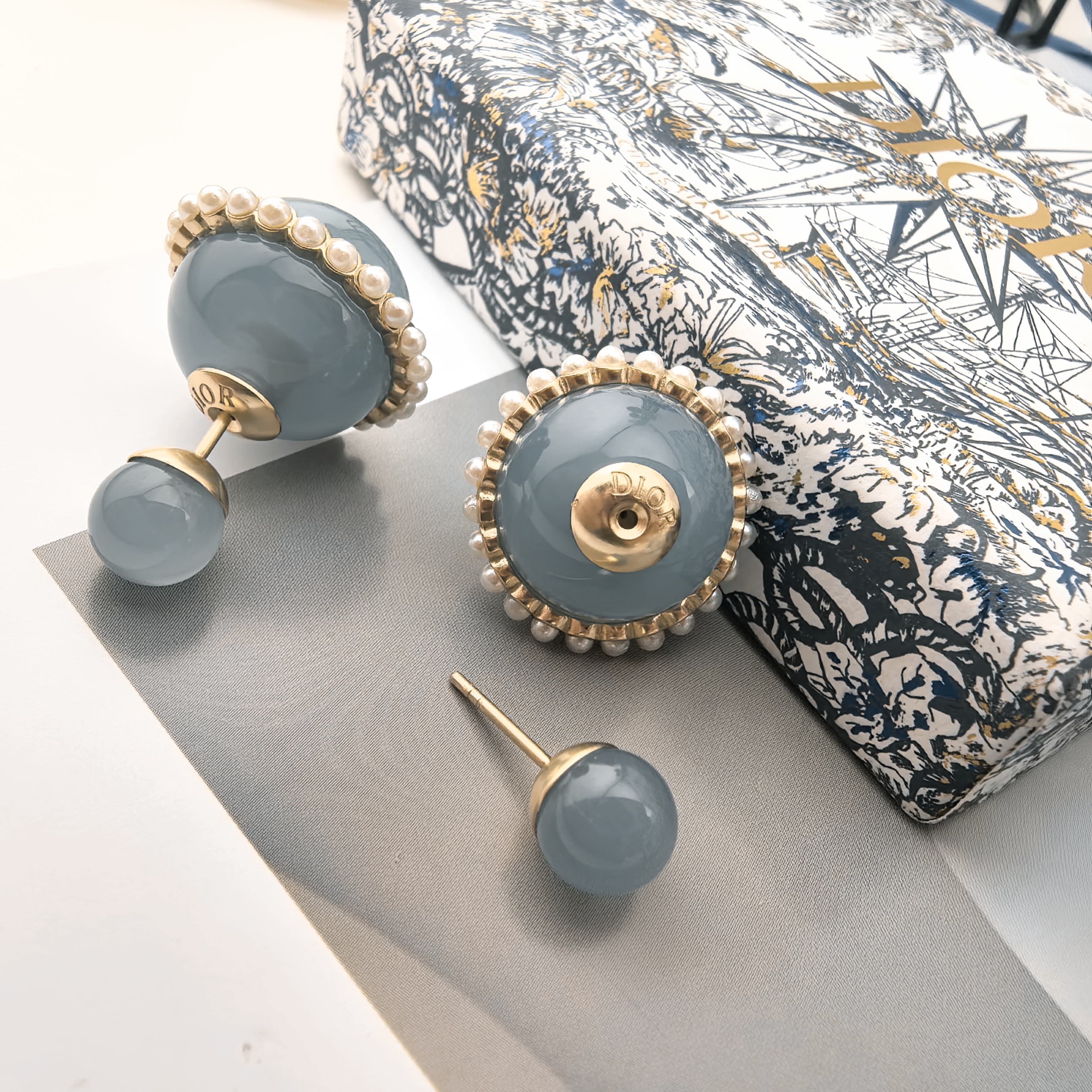 [TOP] Christian Dior Earring - Grey