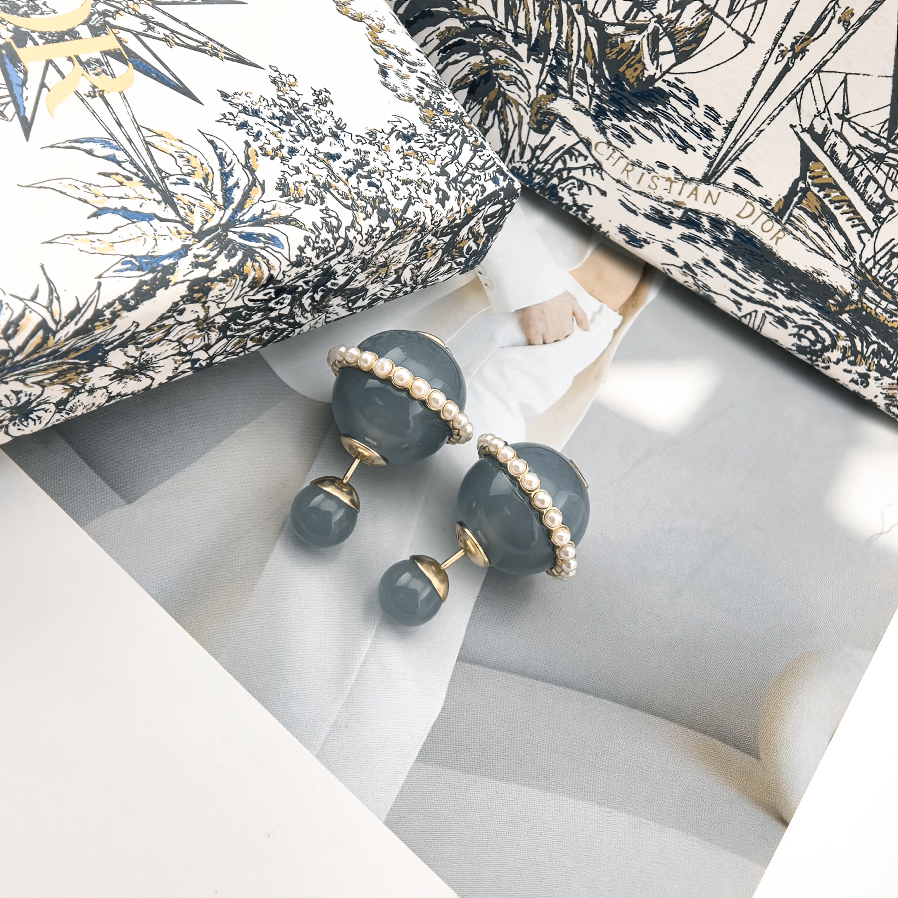 [TOP] Christian Dior Earring - Grey