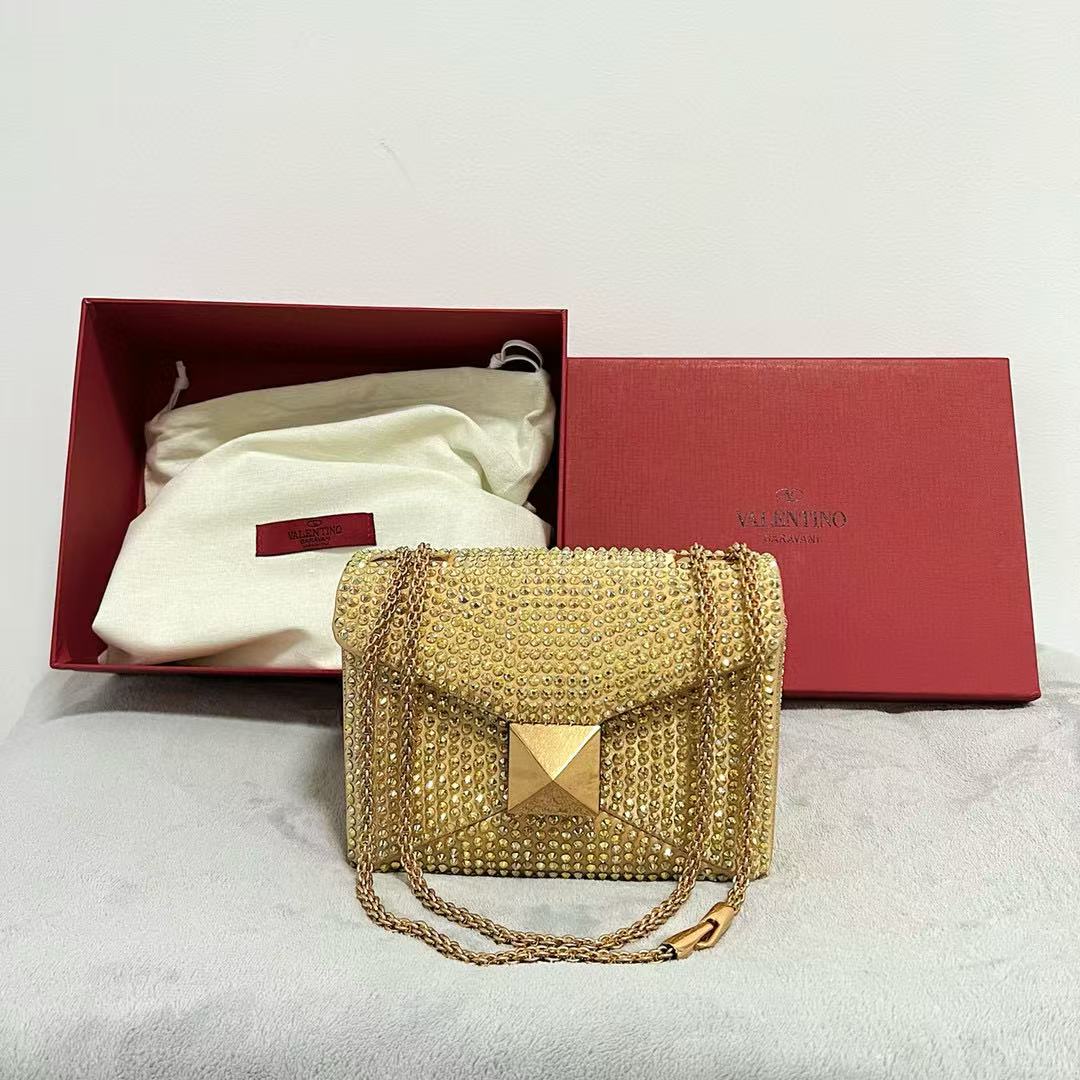 [TOP] VALENTINO One Stud Bag Embroidered Handbag 19x14x11cm - Gold
