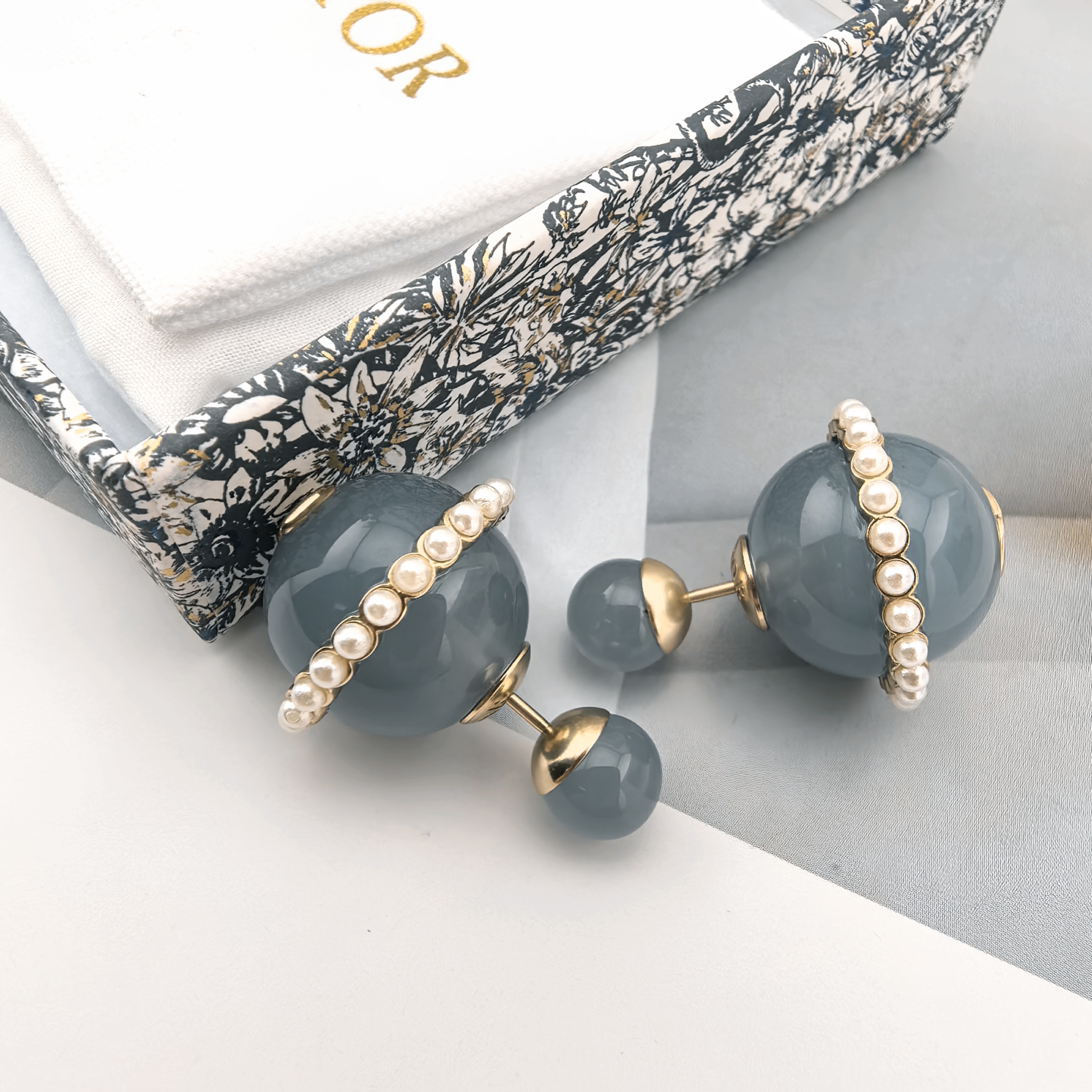 [TOP] Christian Dior Earring - Grey