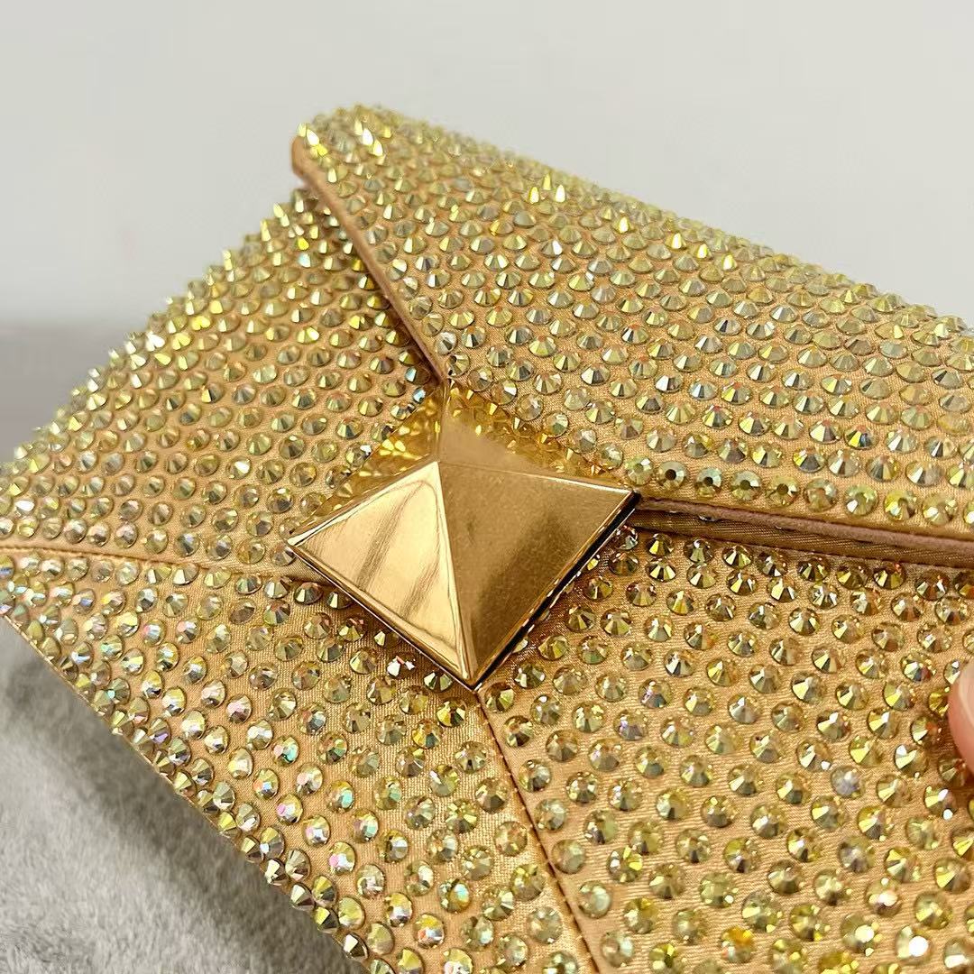 [TOP] VALENTINO One Stud Bag Embroidered Handbag 19x14x11cm - Gold