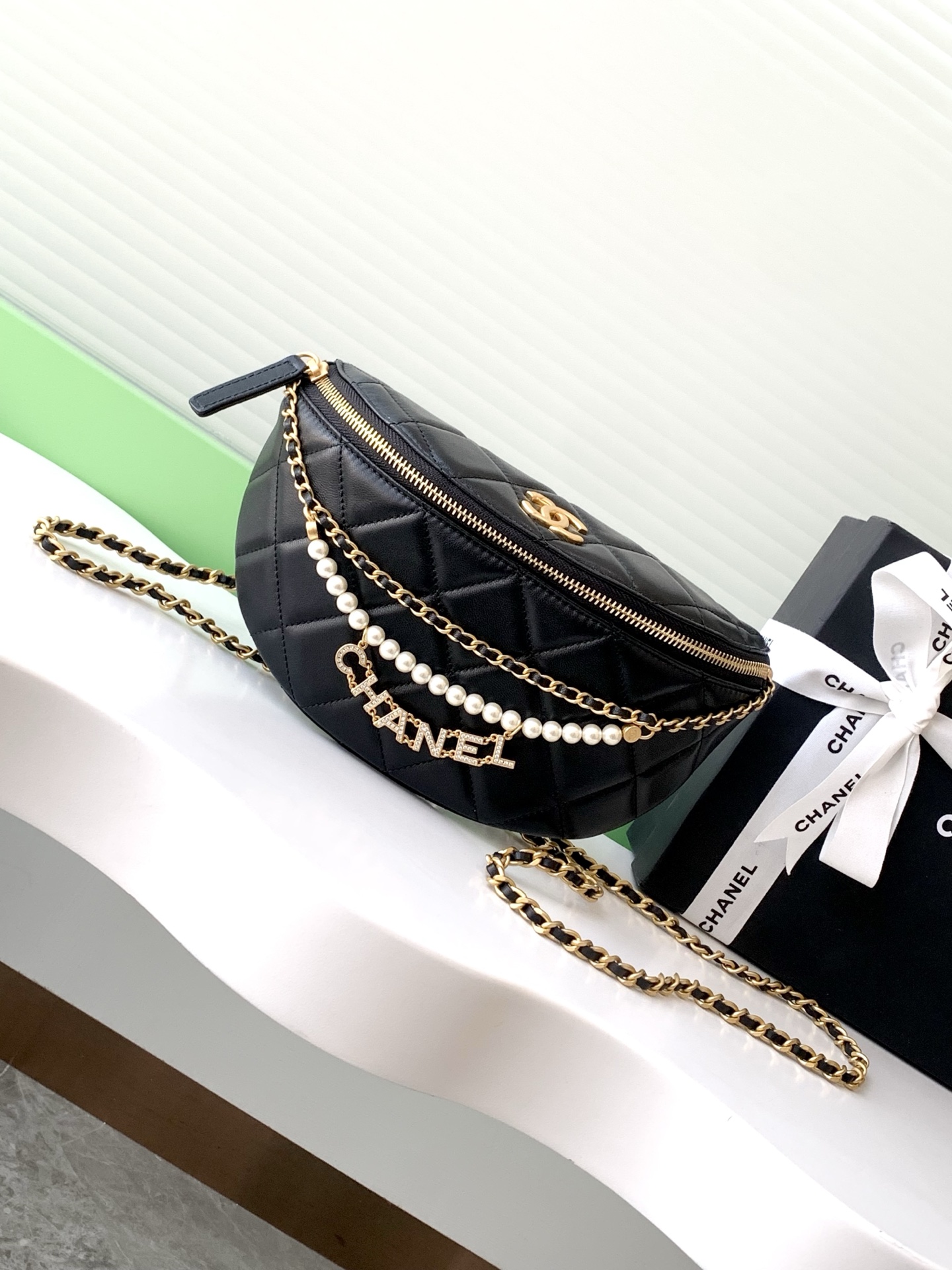 [TOP] CHANEL Pearl Chain Fanny Pack 24*17*11cm - 2 Colour