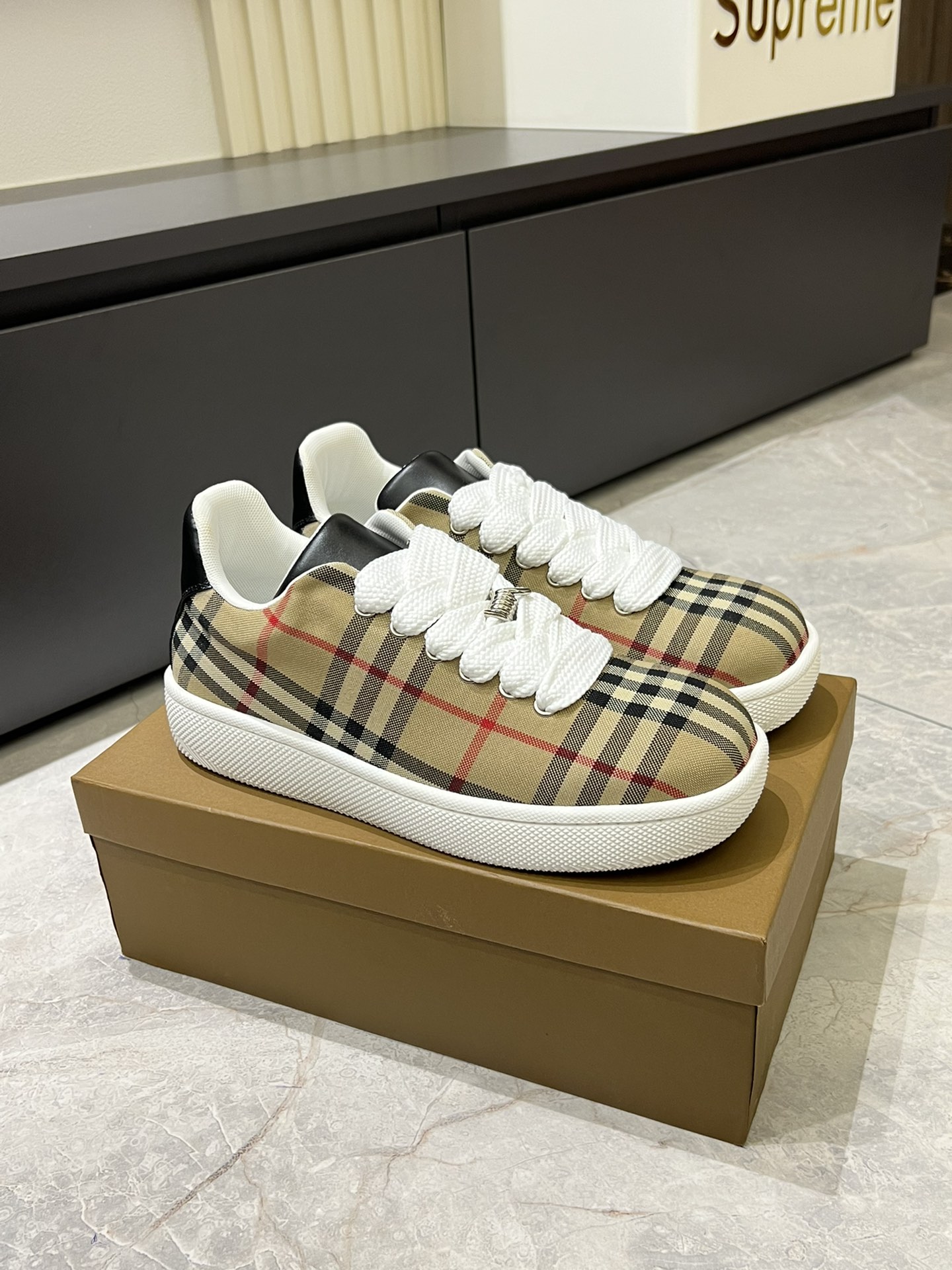 [TOP] BURBERRY Men's Casual Shoes - 3 Colour