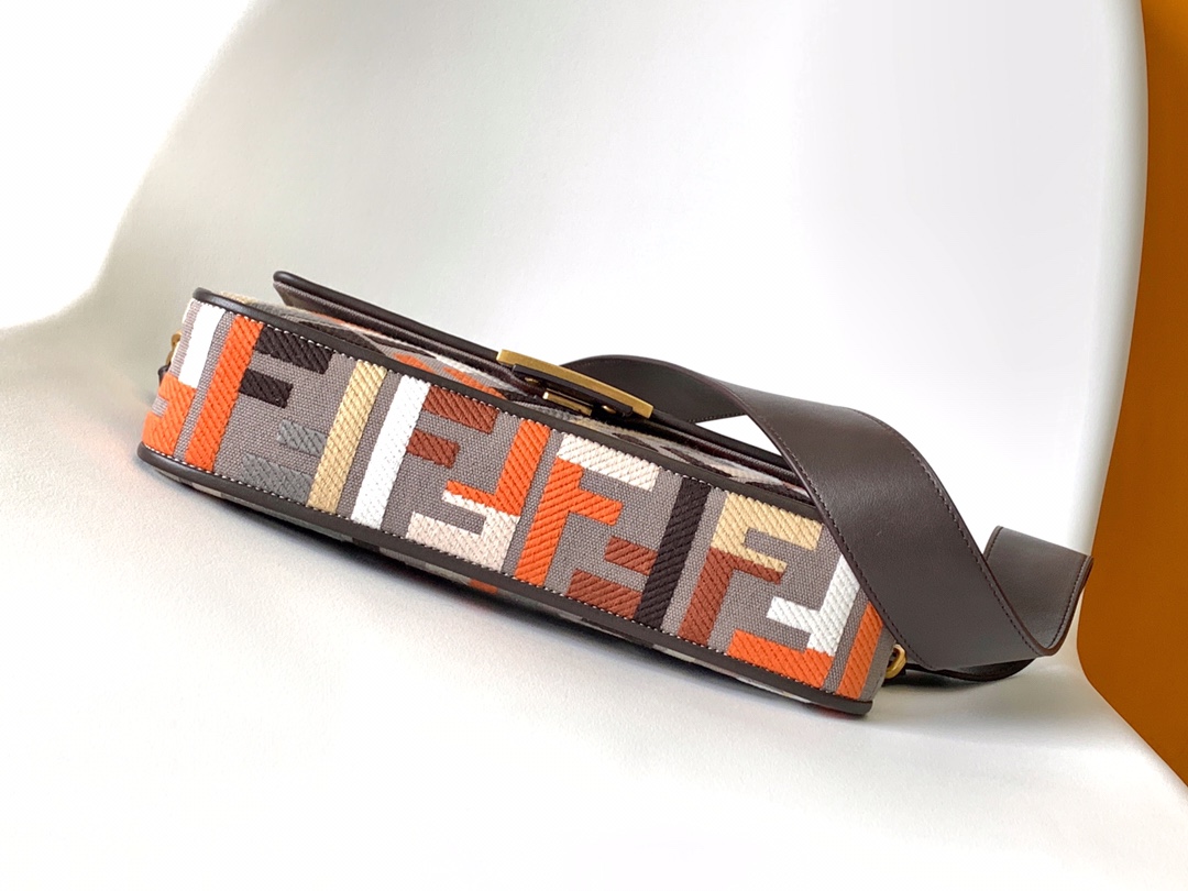 [TOP] FENDI Canvas Baguette Bag 27×6×14cm - Gray