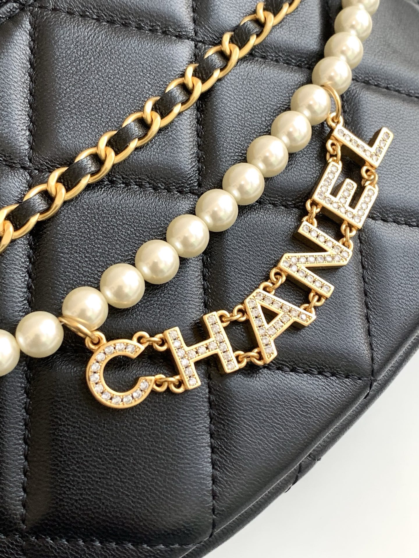 [TOP] CHANEL Pearl Chain Fanny Pack 24*17*11cm - 2 Colour