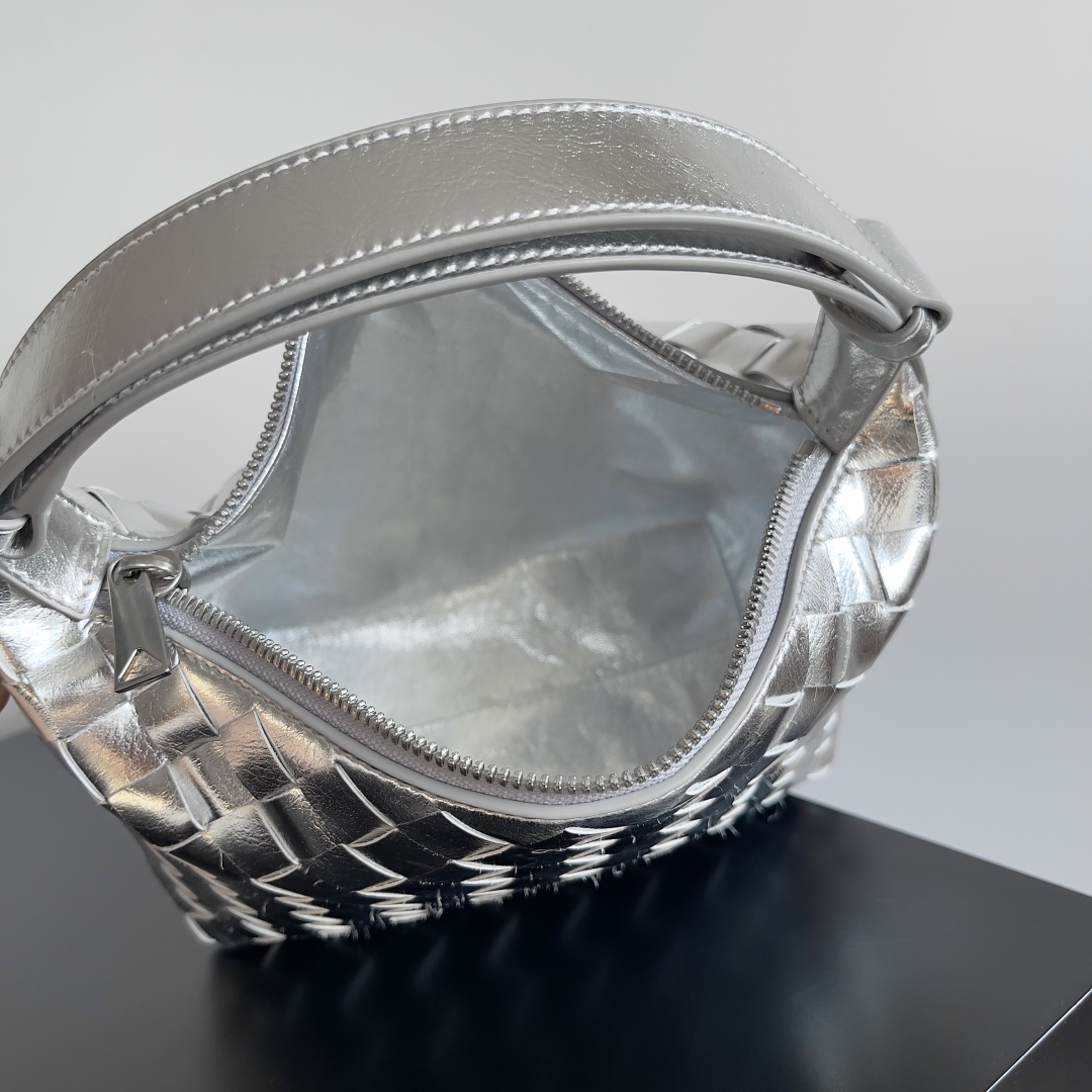 [TOP] Bottega Veneta BV Nappa Bag Lambskin 22x13x9cm - Silver/Gold