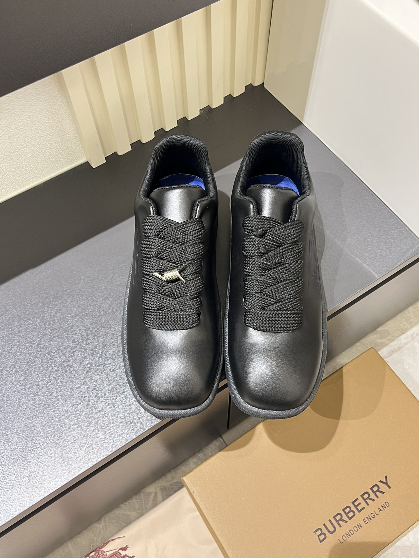 [TOP] BURBERRY Men's Casual Shoes - 2 Colour