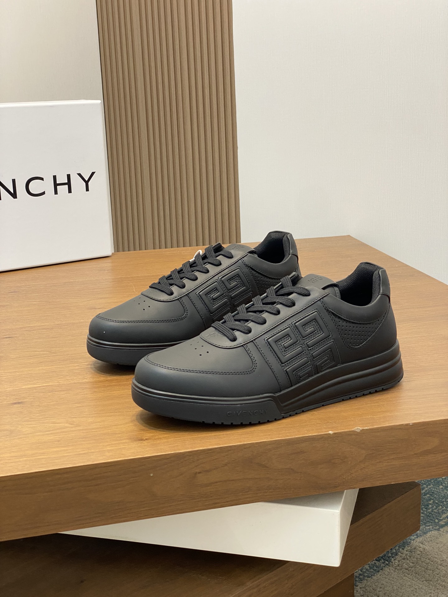 [TOP] GIVENCHY Men's Casual Shoes - 3 Colour