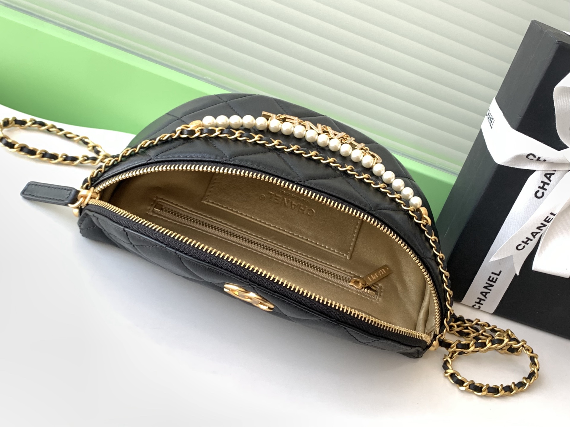 [TOP] CHANEL Pearl Chain Fanny Pack 24*17*11cm - 2 Colour