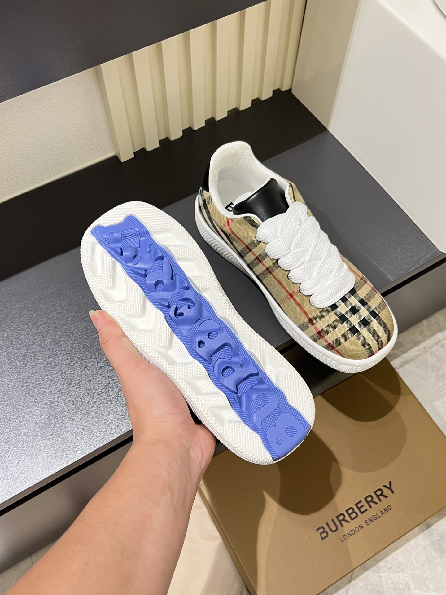 [TOP] BURBERRY Men's Casual Shoes - 3 Colour