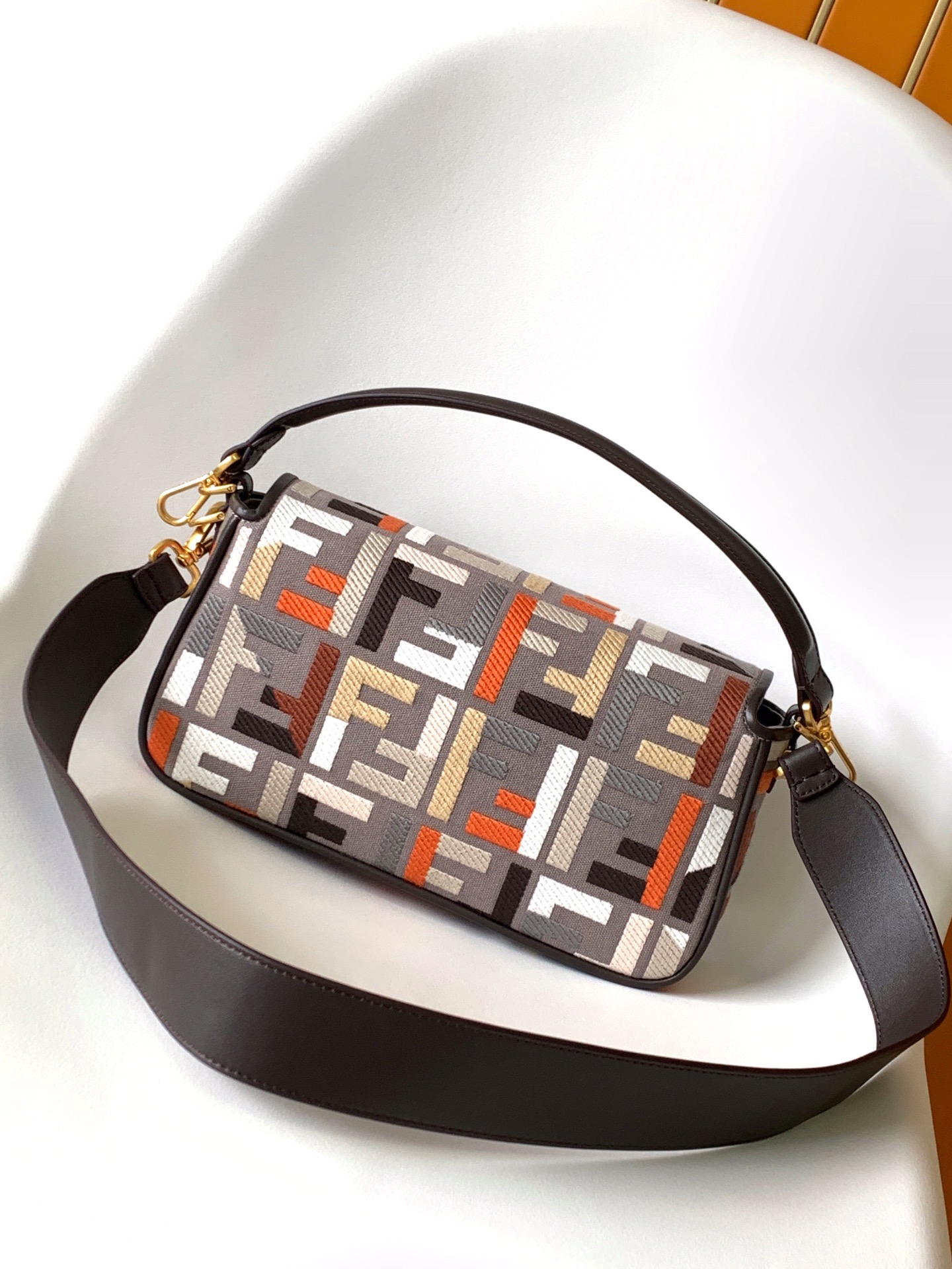 [TOP] FENDI Canvas Baguette Bag 27×6×14cm - Gray