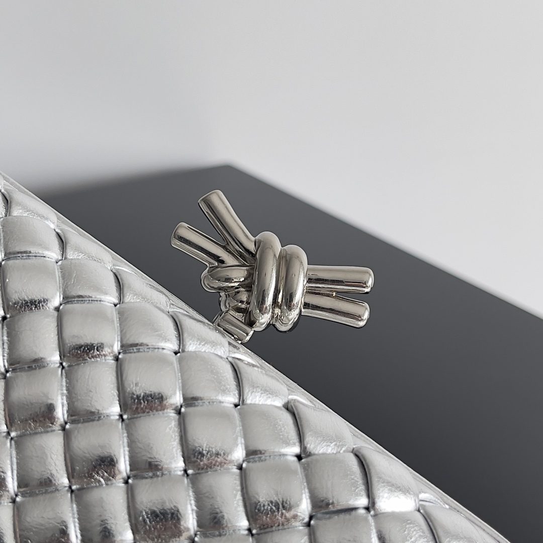 [TOP] Bottega Veneta BV Evening Clutch Bag 20.5x6x12.5cm - Gold/ Silver