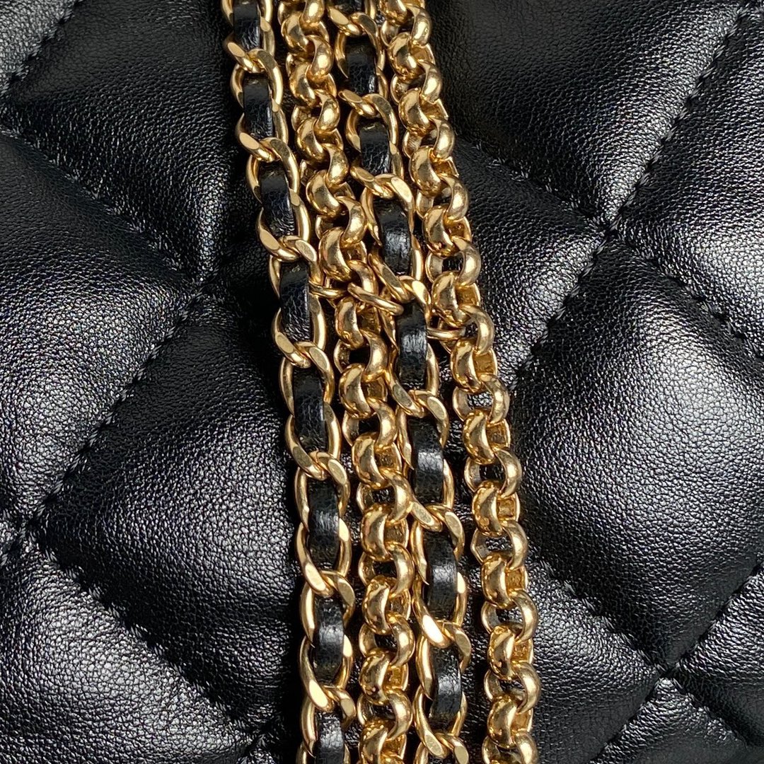 [TOP] CHANEL Tassel Chain Bag 21.5×20×7cm - Black