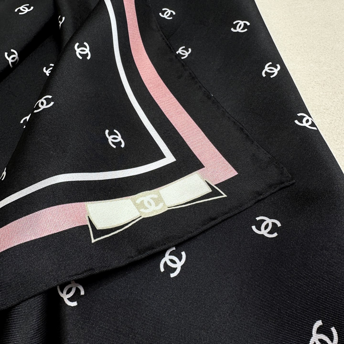 [TOP] CHANEL Silk Scarf 90 x 90 cm - Black