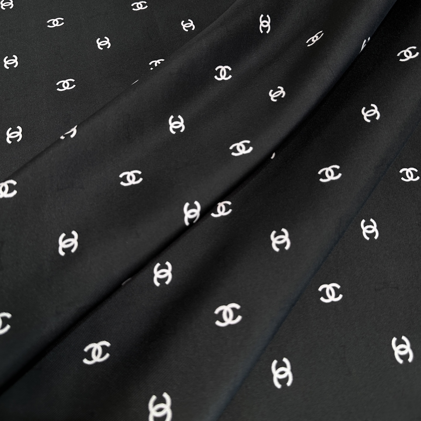 [TOP] CHANEL Silk Scarf 90 x 90 cm - Black