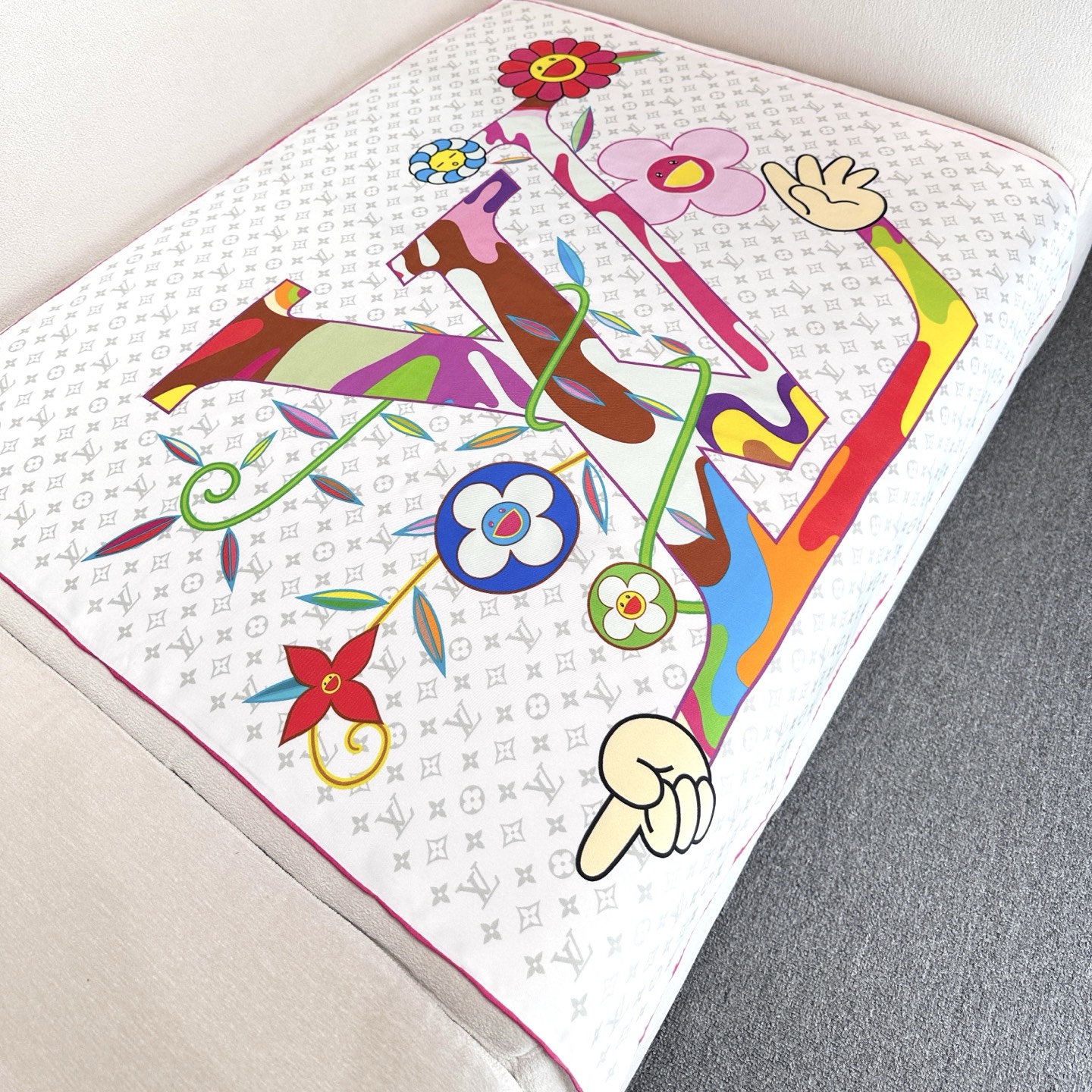 [TOP] Louis Vuitton LV x TM Monogram Superflat Silk Square Scarf 90 x 90 cm - 2 Colors