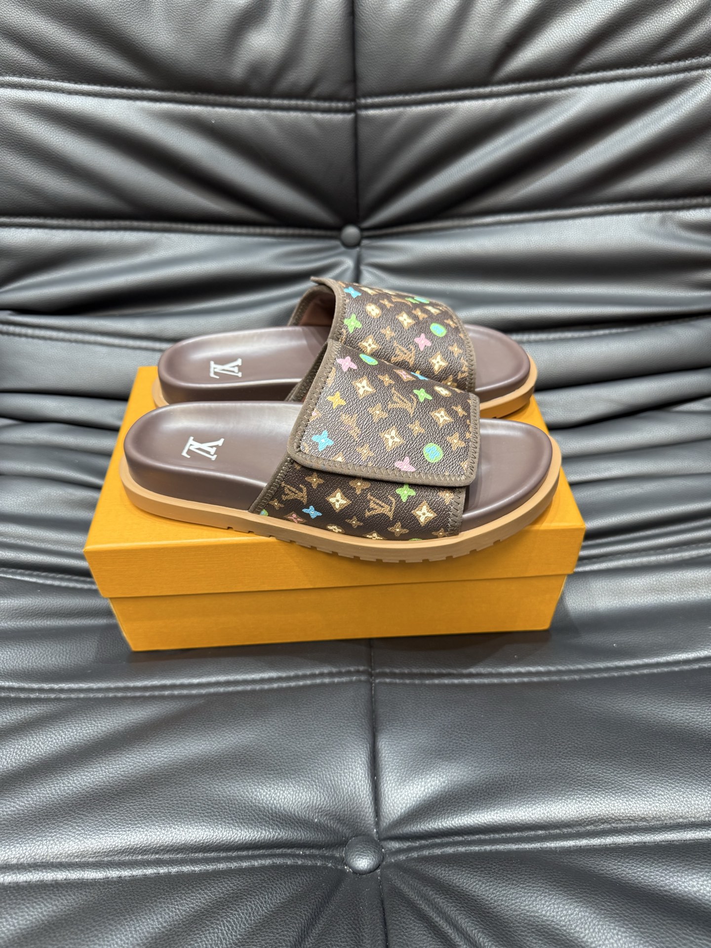 [TOP] Louis Vuitton LV Men's Leather Slides - 6 Color