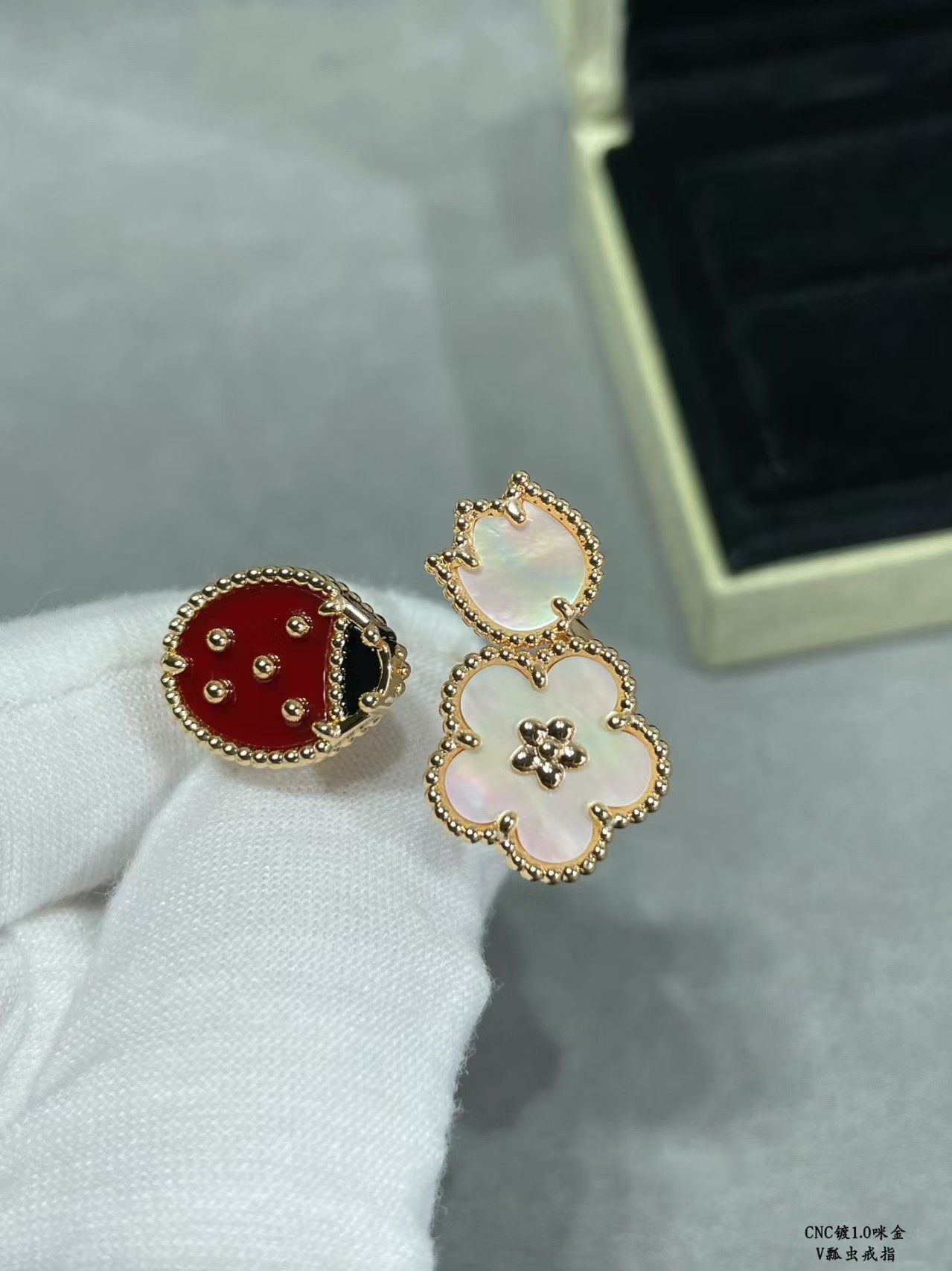 [TOP] Van Cleef & Arpels Ring - Gold