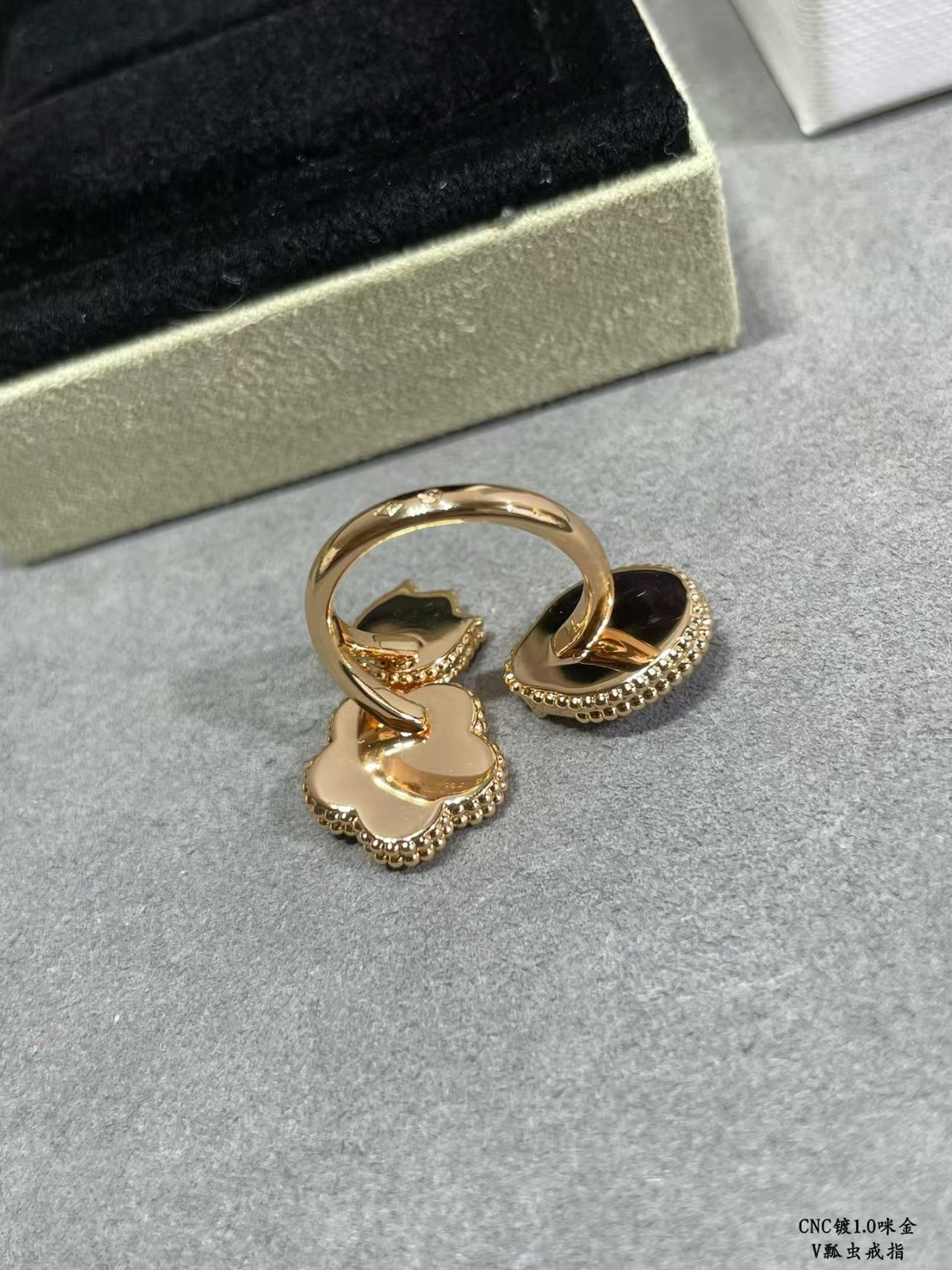 [TOP] Van Cleef & Arpels Ring - Gold